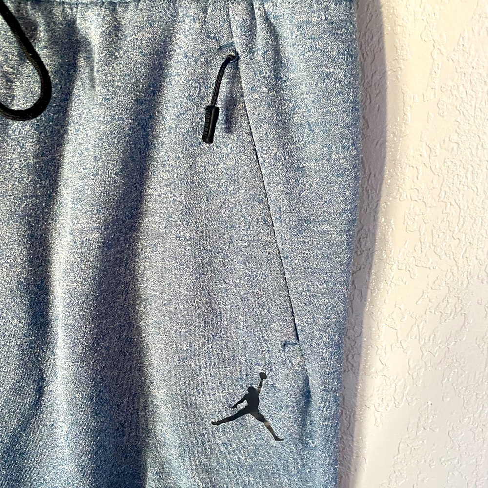 XL Jordan Joggers. Warm material and only wore twice! No rips,stains or holes!